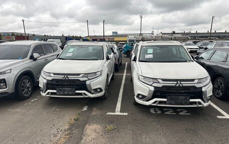 Mitsubishi Outlander III рестайлинг 3, 2022 год, 3 290 000 рублей, 13 фотография