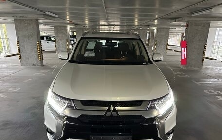 Mitsubishi Outlander III рестайлинг 3, 2022 год, 3 290 000 рублей, 3 фотография