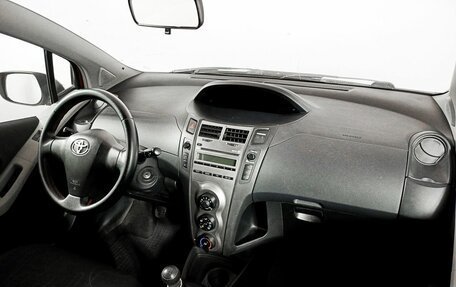 Toyota Yaris III рестайлинг, 2010 год, 569 000 рублей, 11 фотография