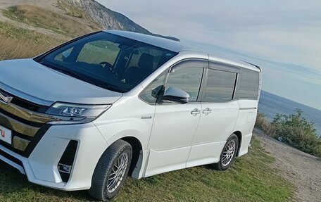 Toyota Noah III, 2019 год, 2 655 000 рублей, 1 фотография