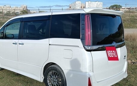 Toyota Noah III, 2019 год, 2 655 000 рублей, 8 фотография