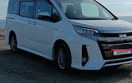 Toyota Noah III, 2019 год, 2 655 000 рублей, 5 фотография