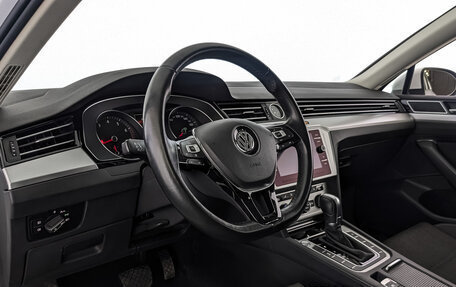 Volkswagen Passat B8 рестайлинг, 2019 год, 2 795 000 рублей, 13 фотография