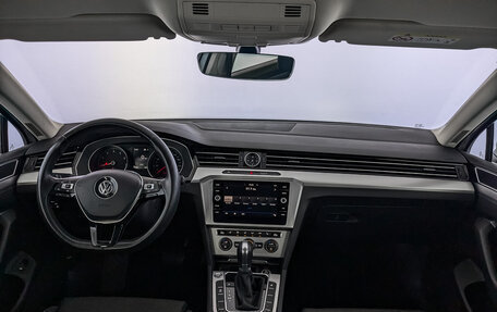 Volkswagen Passat B8 рестайлинг, 2019 год, 2 795 000 рублей, 14 фотография