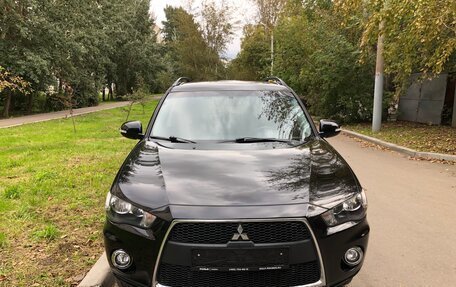 Mitsubishi Outlander III рестайлинг 3, 2011 год, 1 550 000 рублей, 2 фотография