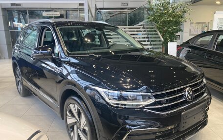 Volkswagen Tiguan II, 2023 год, 5 499 000 рублей, 2 фотография