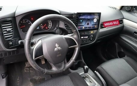 Mitsubishi Outlander III рестайлинг 3, 2014 год, 1 300 000 рублей, 6 фотография