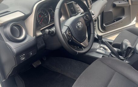 Toyota RAV4, 2015 год, 2 250 000 рублей, 8 фотография