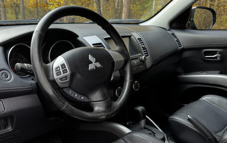 Mitsubishi Outlander III рестайлинг 3, 2011 год, 1 500 000 рублей, 10 фотография