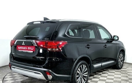 Mitsubishi Outlander III рестайлинг 3, 2018 год, 2 555 000 рублей, 5 фотография