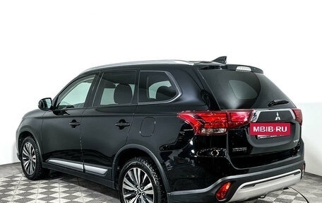 Mitsubishi Outlander III рестайлинг 3, 2018 год, 2 555 000 рублей, 7 фотография