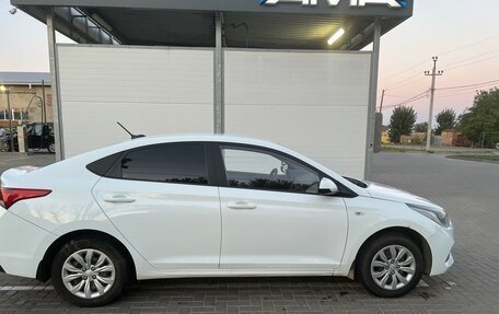 Hyundai Solaris II рестайлинг, 2017 год, 1 300 000 рублей, 2 фотография