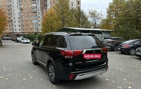 Mitsubishi Outlander III рестайлинг 3, 2020 год, 2 600 000 рублей, 7 фотография