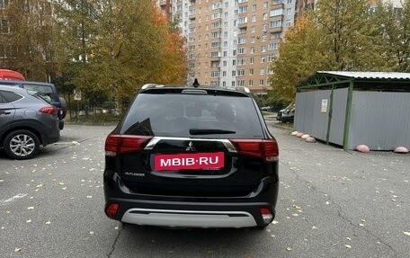 Mitsubishi Outlander III рестайлинг 3, 2020 год, 2 600 000 рублей, 8 фотография