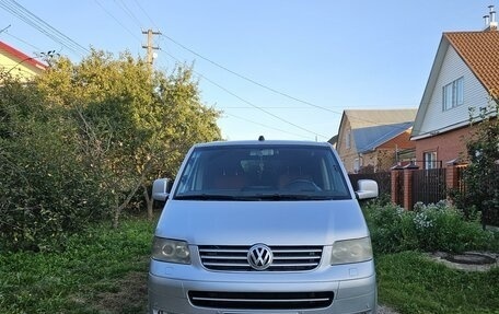 Volkswagen Multivan T5, 2004 год, 1 380 000 рублей, 2 фотография