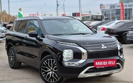 Mitsubishi Outlander, 2023 год, 4 199 000 рублей, 3 фотография