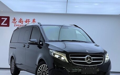 Mercedes-Benz V-Класс, 2021 год, 4 990 000 рублей, 2 фотография