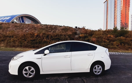 Toyota Prius, 2015 год, 1 050 000 рублей, 6 фотография