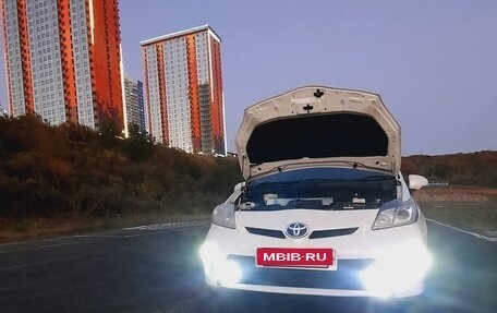 Toyota Prius, 2015 год, 1 050 000 рублей, 3 фотография