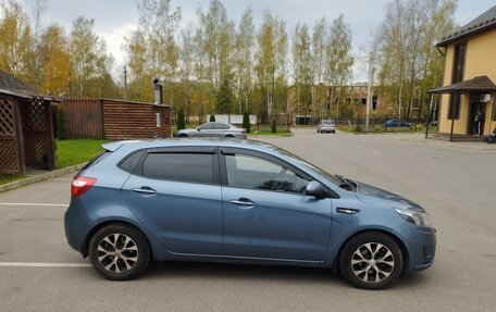 KIA Rio III рестайлинг, 2013 год, 800 000 рублей, 2 фотография