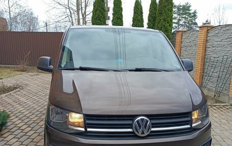 Volkswagen Multivan T6 рестайлинг, 2015 год, 3 100 000 рублей, 3 фотография