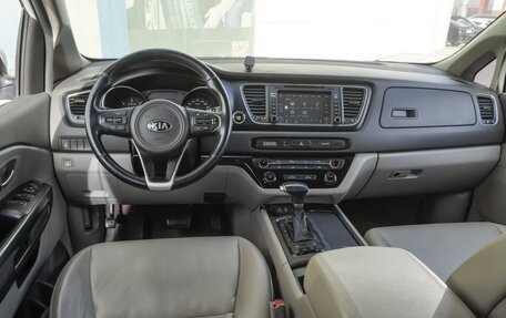 KIA Carnival III, 2017 год, 2 799 000 рублей, 6 фотография