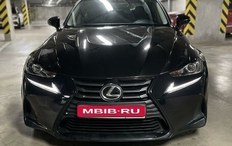 Lexus IS III, 2018 год, 3 000 000 рублей, 3 фотография