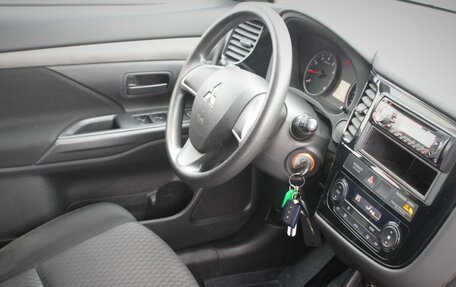 Mitsubishi Outlander III рестайлинг 3, 2014 год, 1 550 000 рублей, 12 фотография