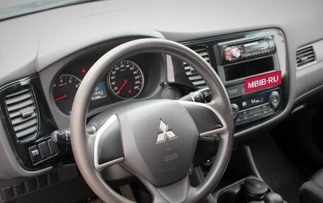 Mitsubishi Outlander III рестайлинг 3, 2014 год, 1 550 000 рублей, 14 фотография