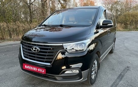 Hyundai H-1 II рестайлинг, 2019 год, 3 550 000 рублей, 3 фотография