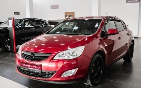 Opel Astra J, 2011 год, 740 000 рублей, 1 фотография