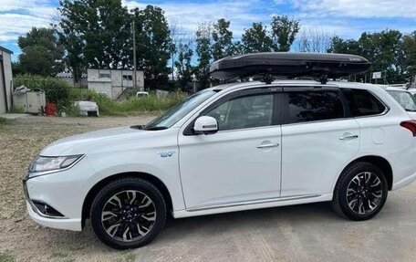 Mitsubishi Outlander III рестайлинг 3, 2017 год, 1 732 000 рублей, 10 фотография