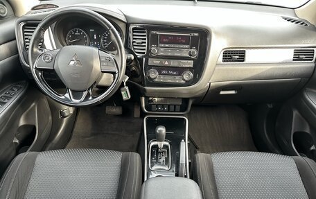 Mitsubishi Outlander III рестайлинг 3, 2017 год, 2 275 000 рублей, 7 фотография