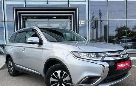 Mitsubishi Outlander III рестайлинг 3, 2017 год, 2 275 000 рублей, 3 фотография