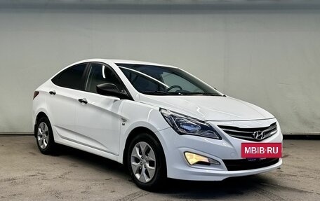 Hyundai Solaris II рестайлинг, 2015 год, 880 000 рублей, 2 фотография