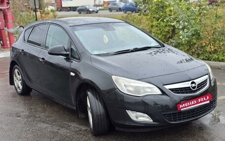 Opel Astra J, 2011 год, 625 000 рублей, 2 фотография