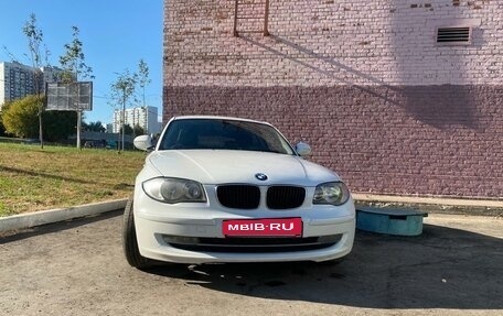 BMW 1 серия, 2010 год, 950 000 рублей, 2 фотография