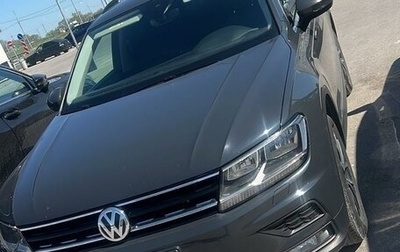 Volkswagen Tiguan II, 2018 год, 2 490 000 рублей, 1 фотография