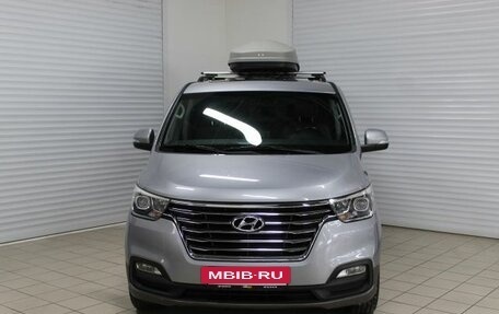 Hyundai Grand Starex Grand Starex I рестайлинг 2, 2018 год, 3 250 000 рублей, 2 фотография