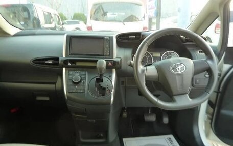 Toyota Wish II, 2012 год, 1 265 000 рублей, 4 фотография