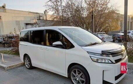 Toyota Voxy III, 2019 год, 2 350 000 рублей, 8 фотография