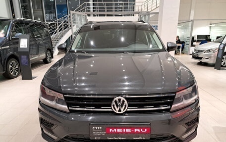 Volkswagen Tiguan II, 2017 год, 2 211 000 рублей, 2 фотография