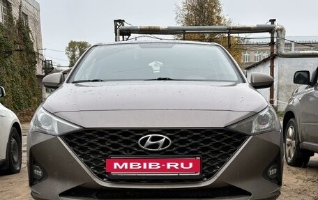 Hyundai Solaris II рестайлинг, 2021 год, 1 750 000 рублей, 2 фотография