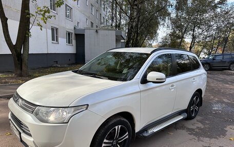 Mitsubishi Outlander III рестайлинг 3, 2013 год, 1 300 000 рублей, 10 фотография