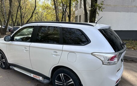 Mitsubishi Outlander III рестайлинг 3, 2013 год, 1 300 000 рублей, 8 фотография