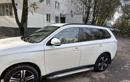 Mitsubishi Outlander III рестайлинг 3, 2013 год, 1 300 000 рублей, 9 фотография