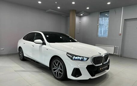 BMW 5 серия, 2023 год, 11 300 000 рублей, 4 фотография