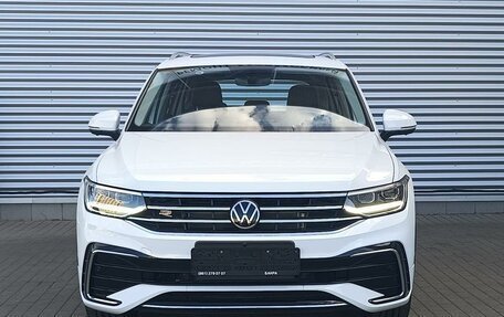 Volkswagen Tiguan II, 2023 год, 5 400 000 рублей, 2 фотография