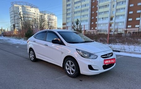 Hyundai Solaris II рестайлинг, 2011 год, 800 000 рублей, 2 фотография