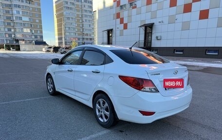 Hyundai Solaris II рестайлинг, 2011 год, 800 000 рублей, 5 фотография